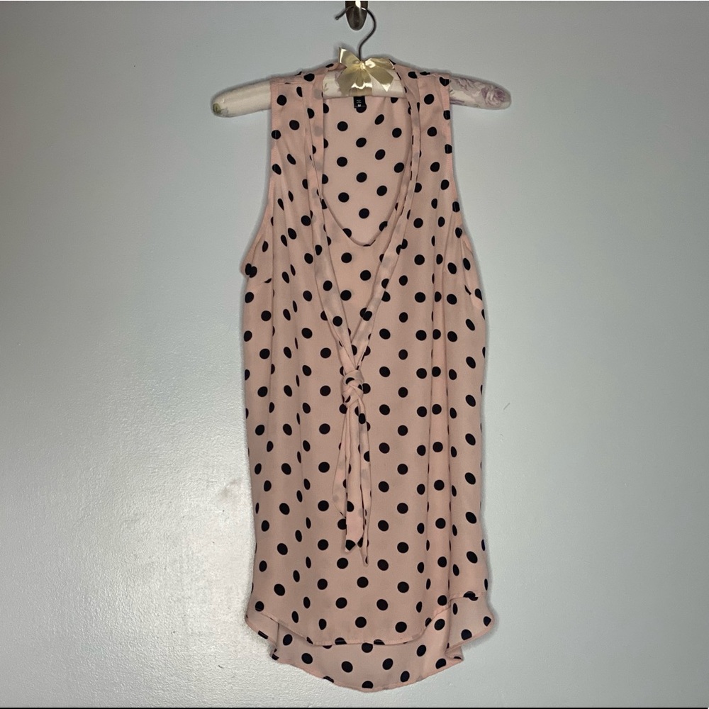 Like New. Sleeveless blouse.